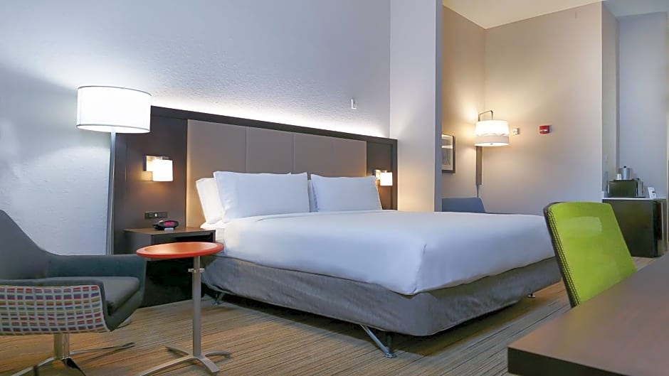 Holiday Inn Express St. Petersburg North / I-275 By IHG