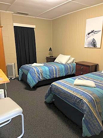 Budget Twin Room with Shared Bathroom