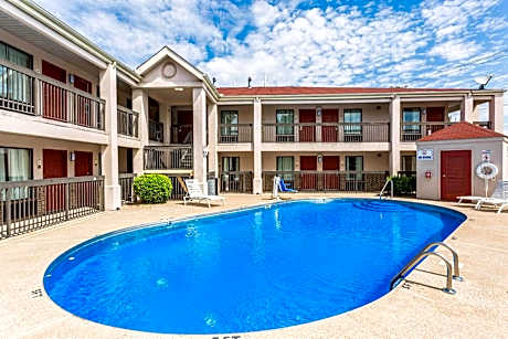 Econo Lodge Inn & Suites Murfreesboro Shopping District