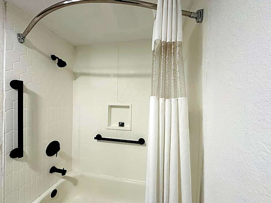 Country Inn & Suites by Radisson, Canton near Hall of Fame