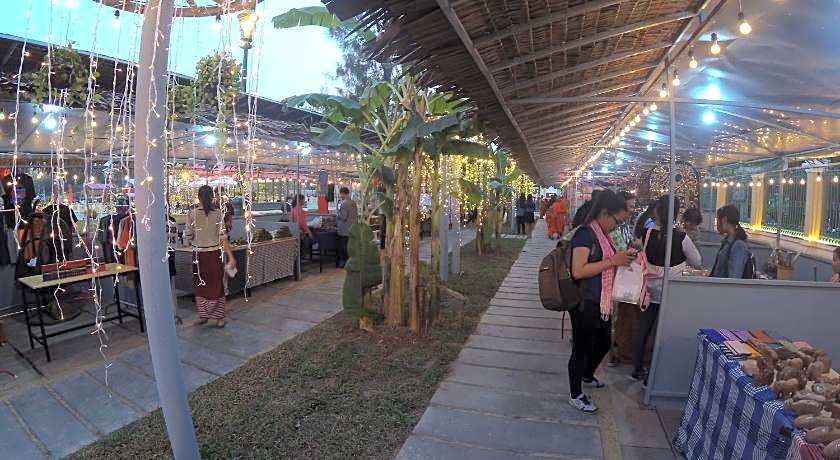 Golden Noura Villa-Pub & Restaurant