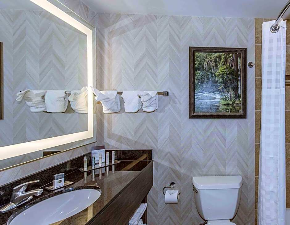 DoubleTree by Hilton North Charleston - Convention Center