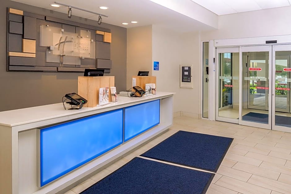 Holiday Inn Express & Suites St. Petersburg - Seminole Area By IHG