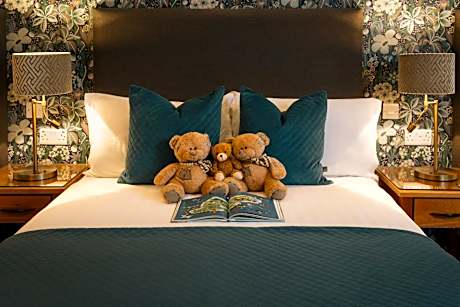 Family Room (2 Adults + 2 Children)