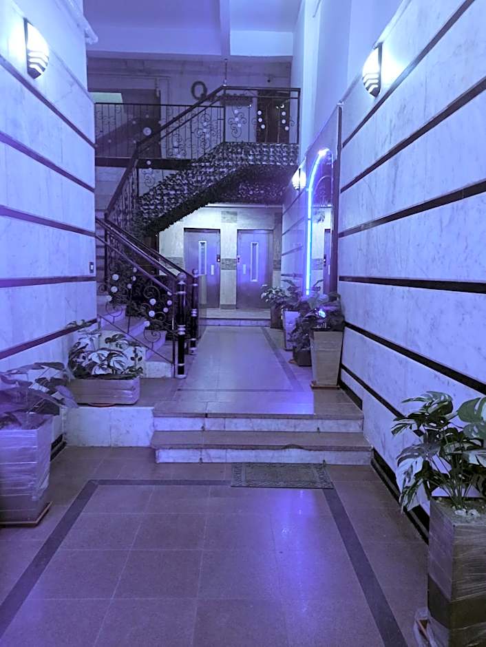 Unique Apartment by the sea, between Hilton and four seasons in the heart of Alexandria, no view