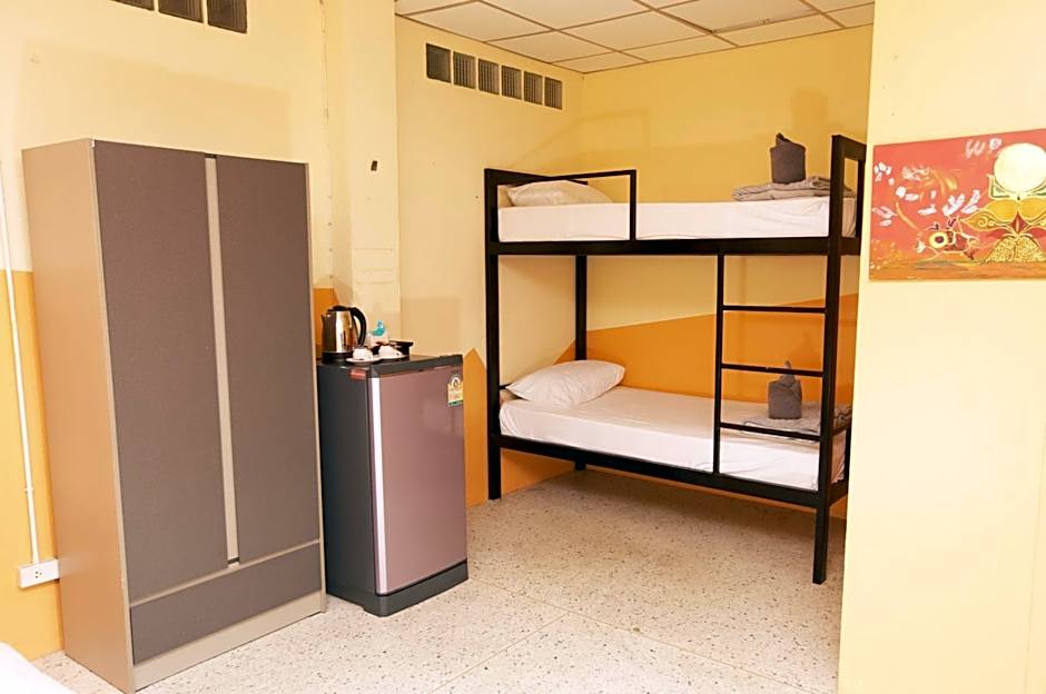 Holiday Phangan - Hostel & Bar