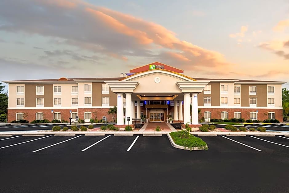 Holiday Inn Express & Suites Spring Hill By IHG