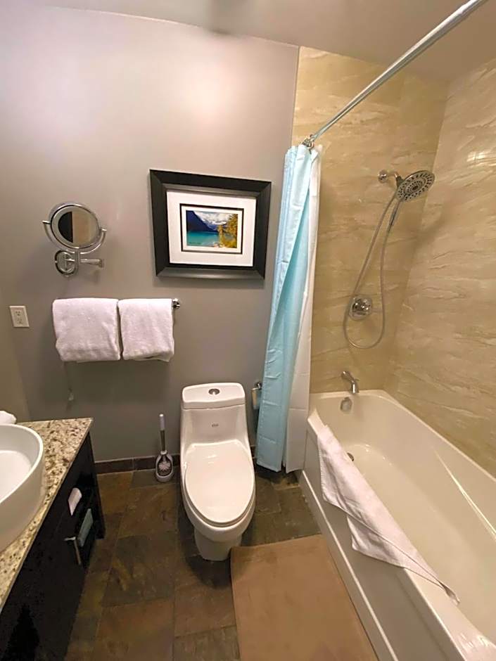 Sweet Condo Canmore GR：）