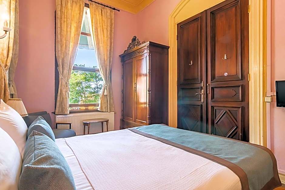 Büyükada Anastasia Meziki History Mansion