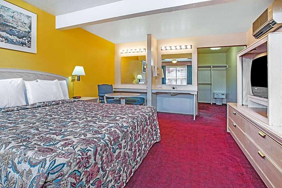 Travelodge by Wyndham Turlock