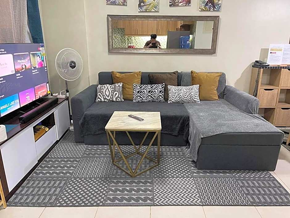 MaRoy Suites at Asteria Residences (Near NAIA with free Parking+Fiber Internet)