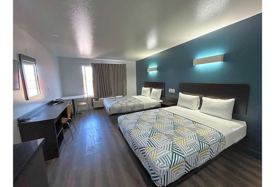Studio 6 Suites Hesperia, CA West Main Street I 15