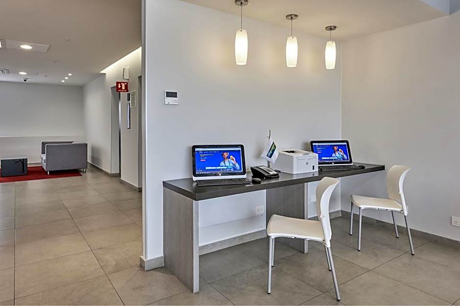 City Express Junior by Marriott Toluca Zona Industrial