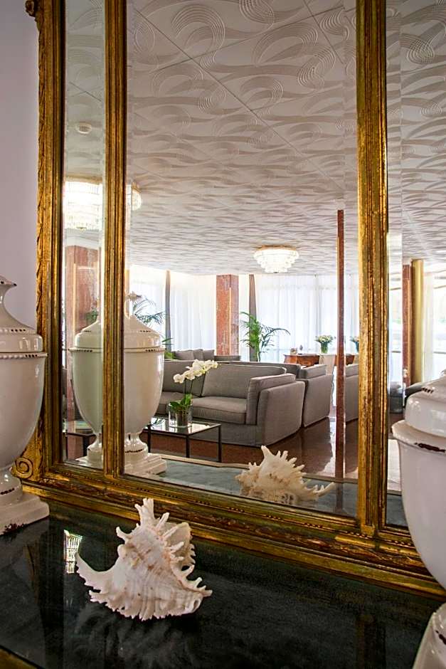 Hotel Imperial Palace