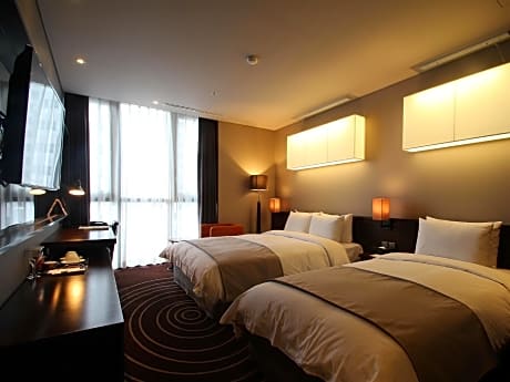 Best Louis Hamilton Hotel