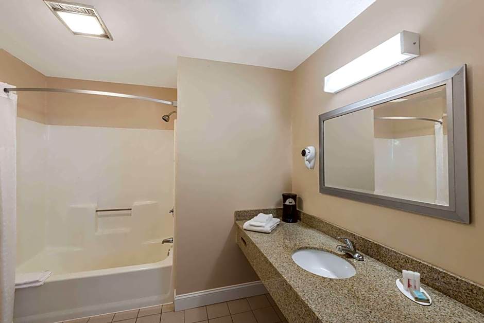 Days Inn by Wyndham Middletown/Newport Area