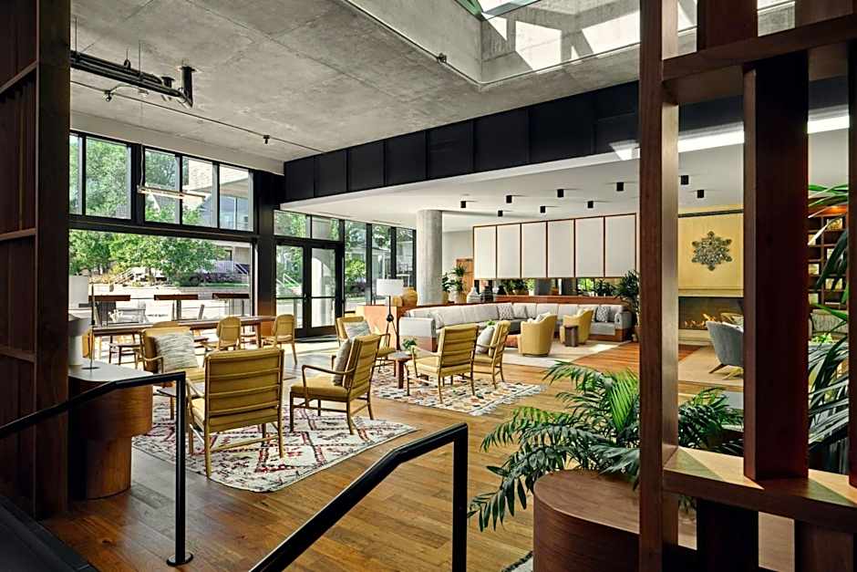 Moxy Boulder University