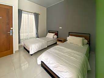 RedDoorz @ Araya House Ngawi