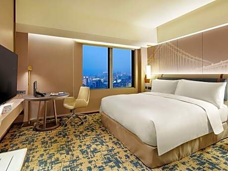 Deluxe King Suite