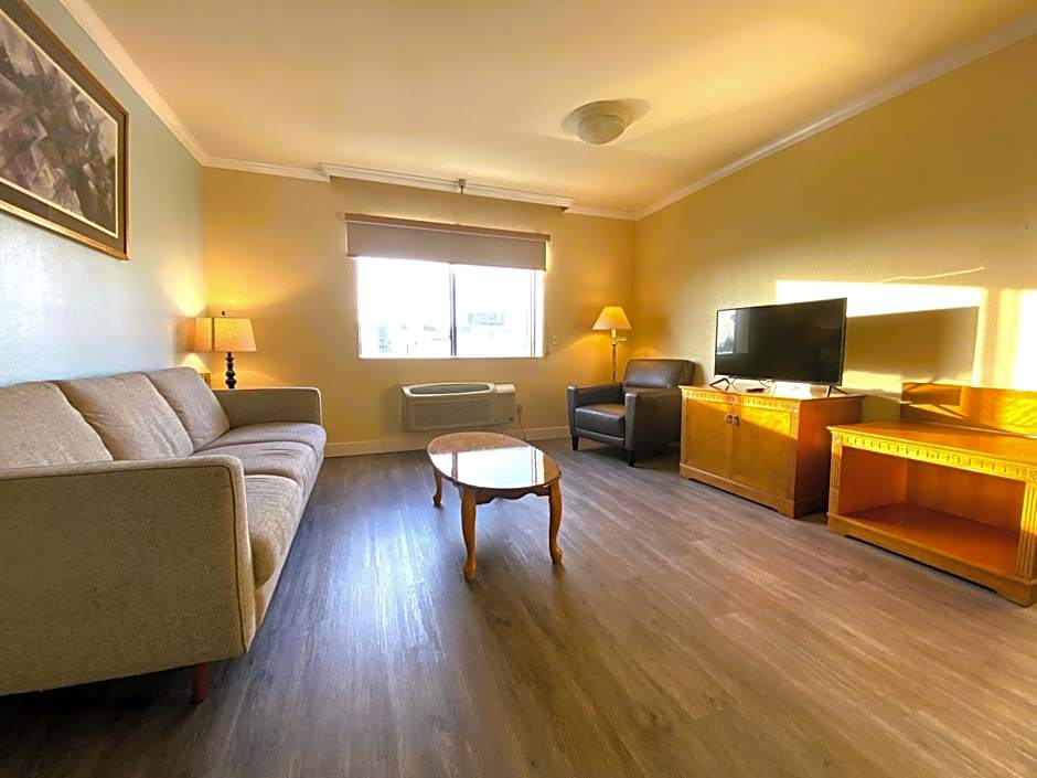 Ramada by Wyndham Los Angeles/Wilshire Center