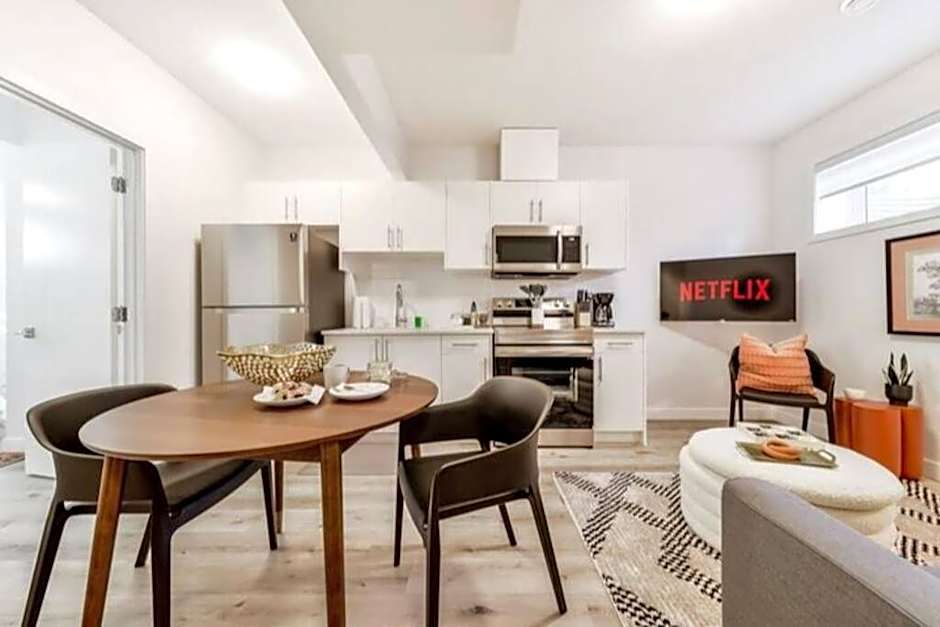 Cozy Nordic Utopia, Bsmt Suite near WEM & DT, King Bed, WiFi