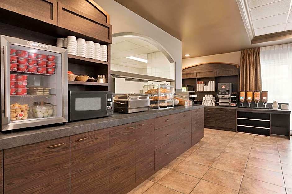 Days Inn by Wyndham Levis