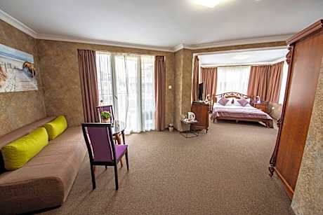 Deluxe Suite with Spa Bath and Balcony