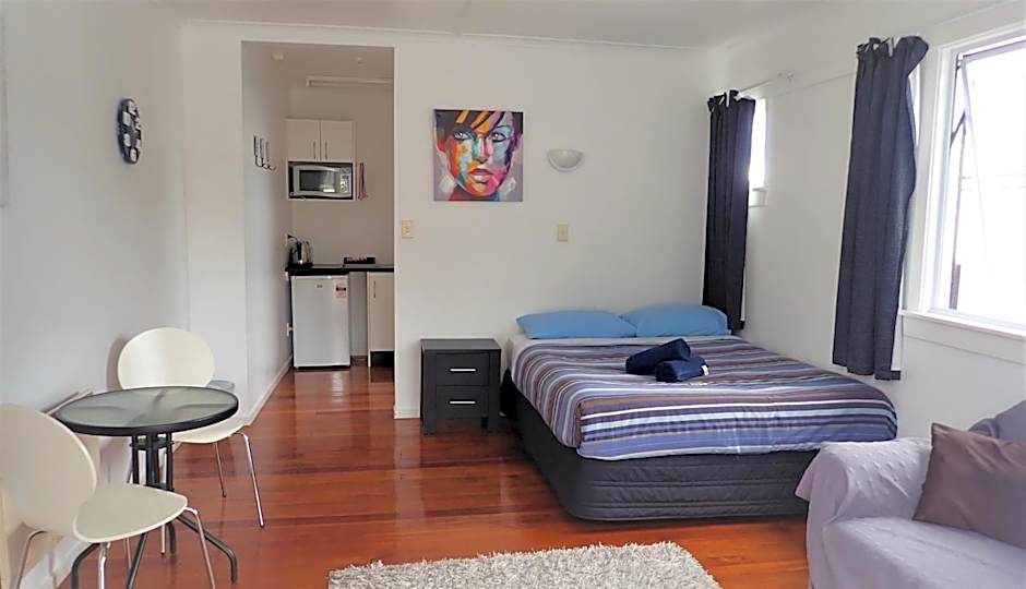 Centabay Lodge and Backpackers