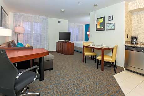 King Studio with Sofa Bed - Hearing Accessible