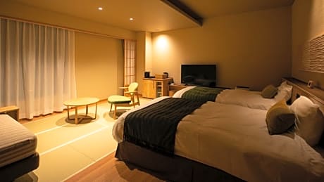 Premium Twin Room with Tatami Area and Shower - Non-Smoking