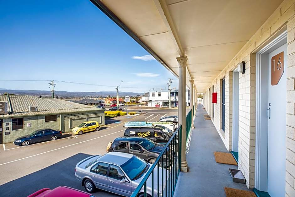 Nightcap at Riverside Hotel