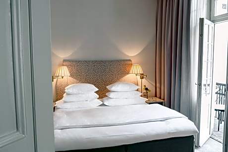 Courtyard Suite