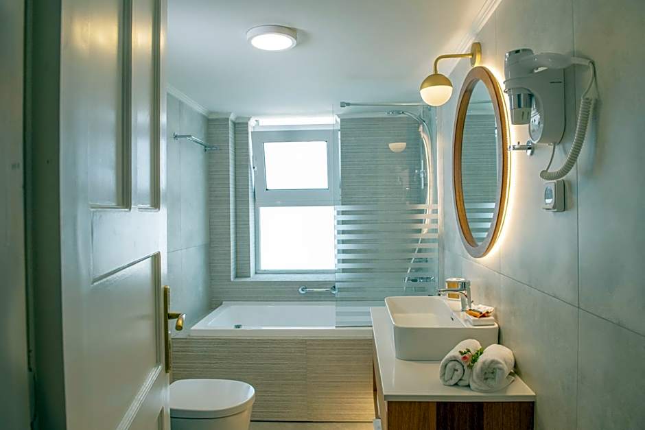 Captain's House Hotel Suites & Apartments