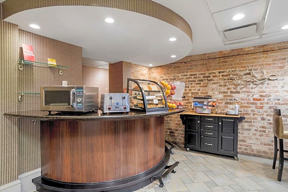Best Western Plus St. Christopher Hotel