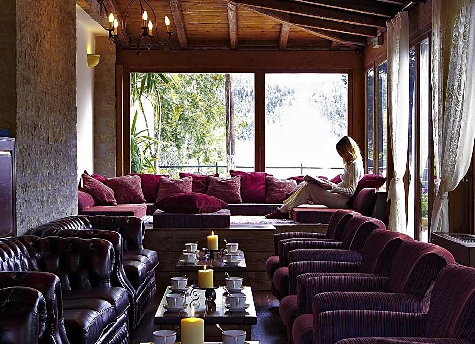 Country Club Hotel & Suites