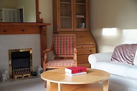 Bungalow-Cottage-Ensuite with Bath-Garden View-Coach house Sydenham Roa