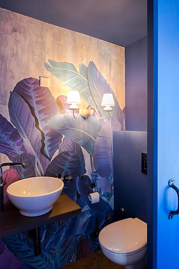 The Henry Self Check-In Guesthouse