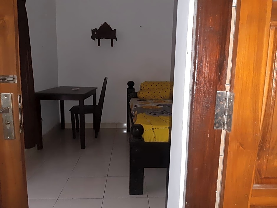OYO 90810 Ravaya Homestay