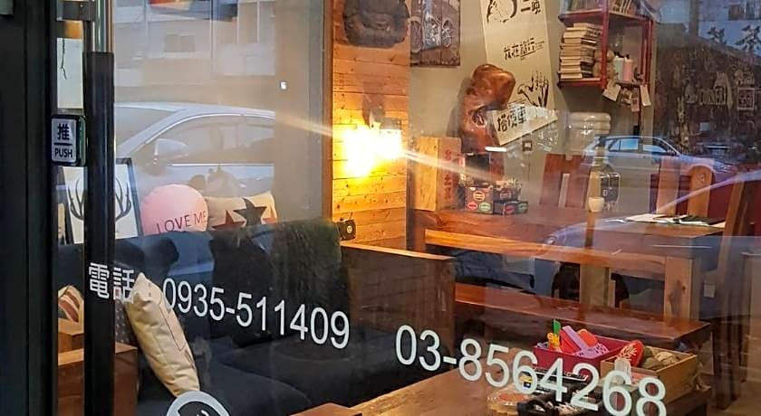 角舍背包客棧 -近火車站