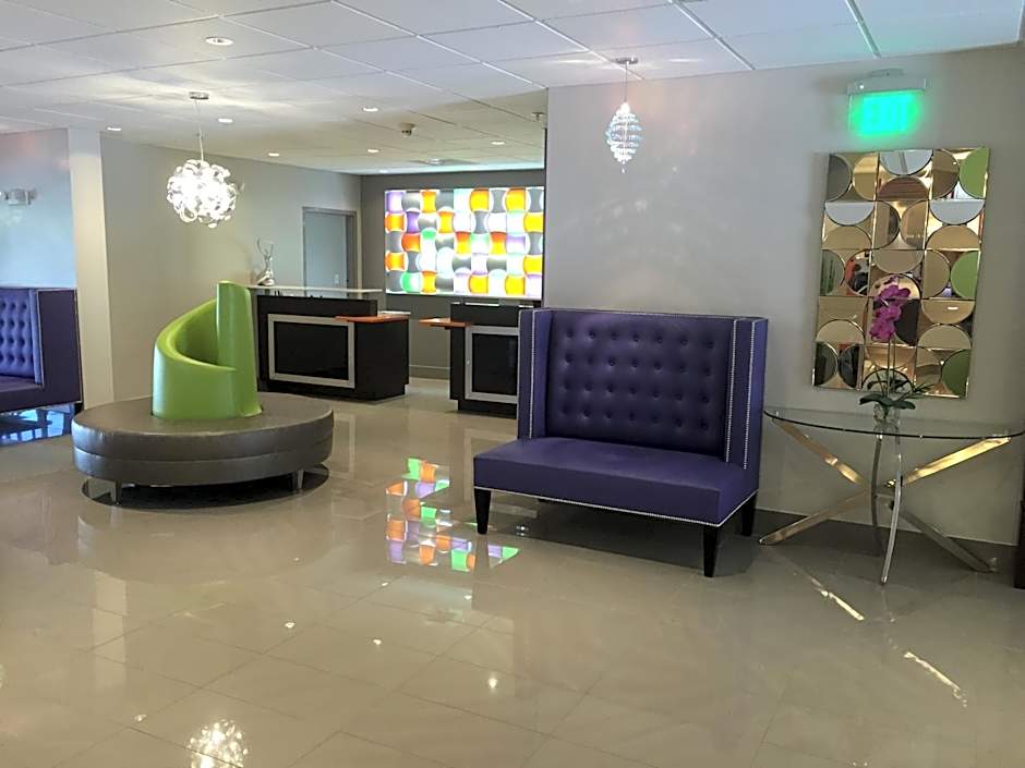 Days Inn & Suites by Wyndham Bonita Springs North Naples