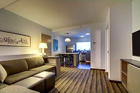 One-Bedroom Suite with Two Queen Beds and Accessible Tub - Disability Access