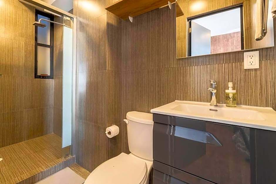 401 Location 3Bdrm 2bath apt with AC Rooftop