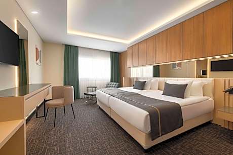 Standard Twin Room with City View