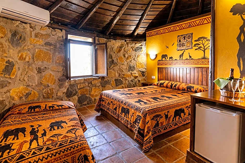 Hotel Selwo Lodge - Animal Park Tickets Included