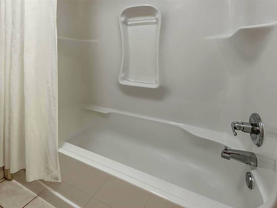 Super 8 by Wyndham Edmonton/West