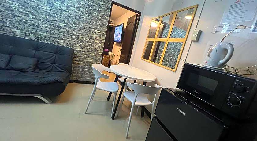 UNO'S Place with Karaoke,Wifi,Netflix and Balcony