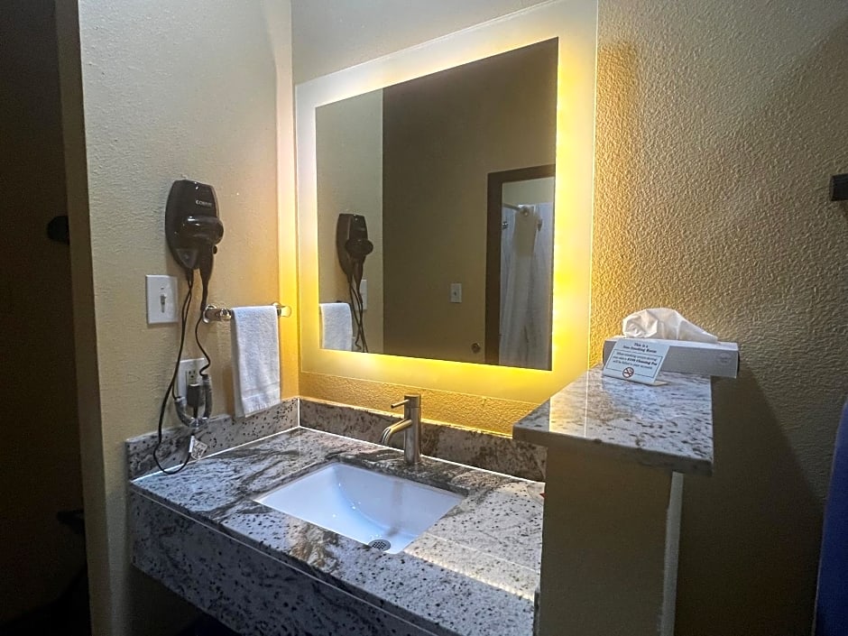 Super 8 by Wyndham Pasadena