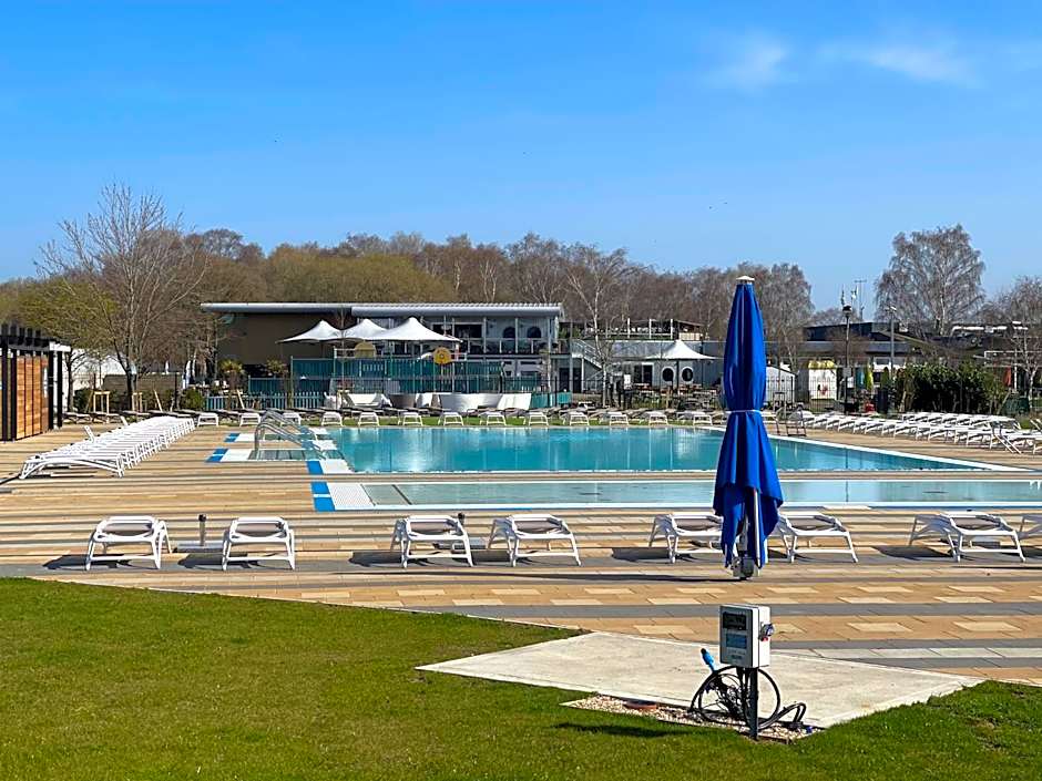 Sunscape breaks At Tattershall Lakes