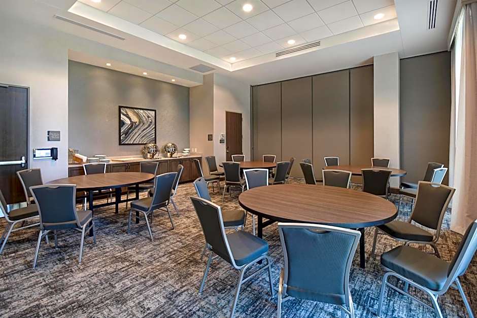 Homewood Suites by Hilton Orlando at FLAMINGO CROSSINGS Town Center
