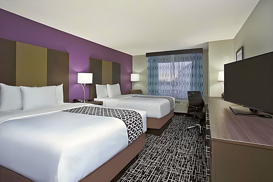 La Quinta Inn & Suites by Wyndham Fairborn Wright-Patterson